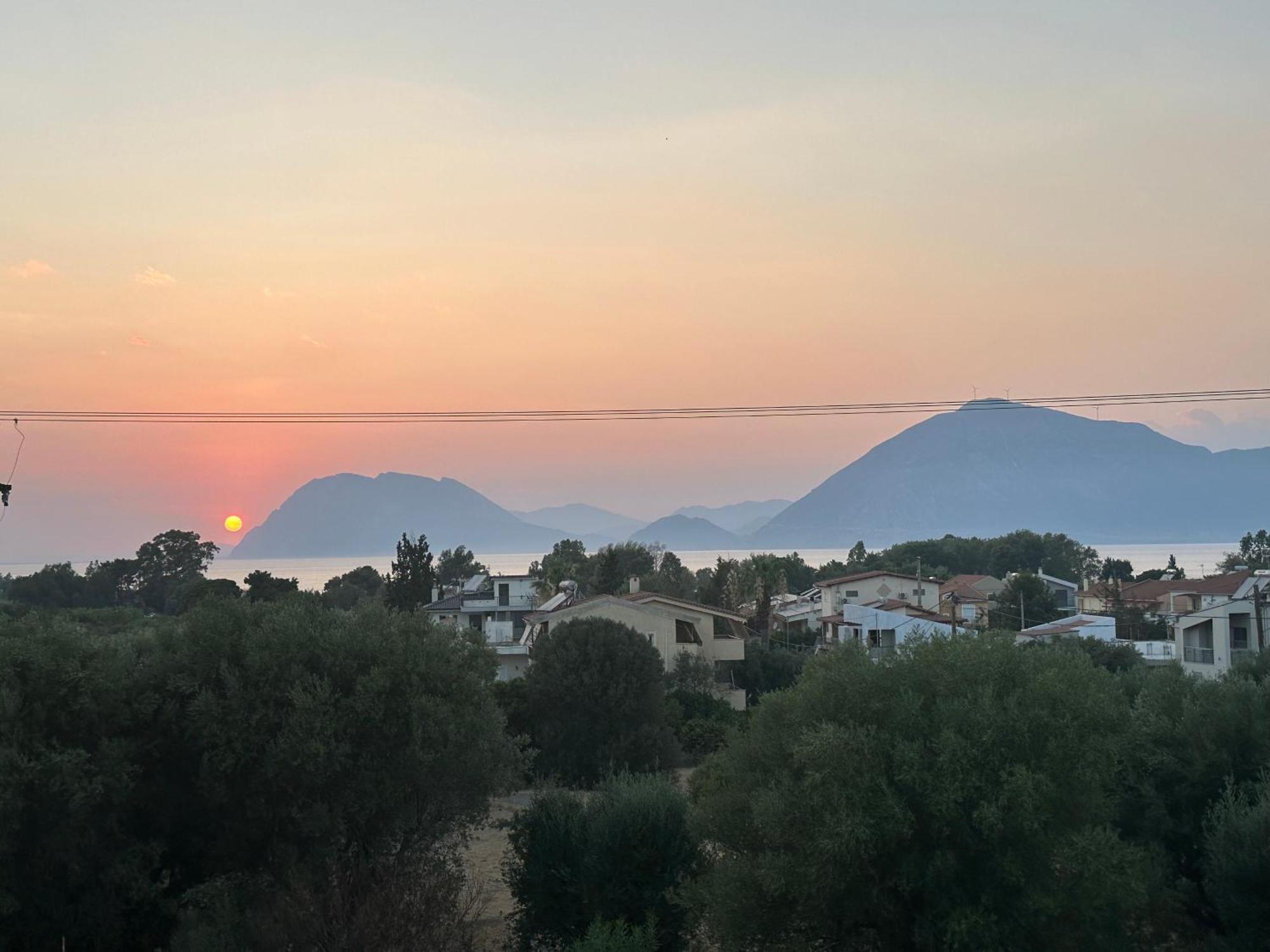 Δωματιο Με Ησυχία Και Θέα Patras Exteriör bild